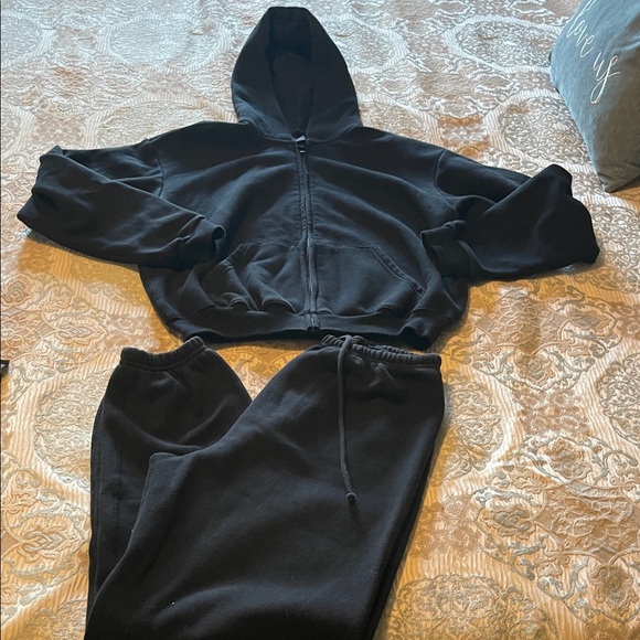 Skims Black Hoodie and Sweatpants Set - Picture 1 of 6